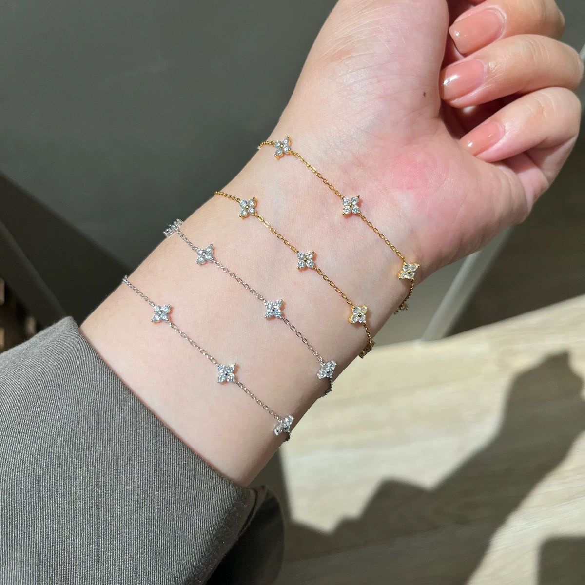 Aurora Sterling Silver 5 Flower Floral Cubic Zirconia Diamond Delicate Dainty Chain Bracelet