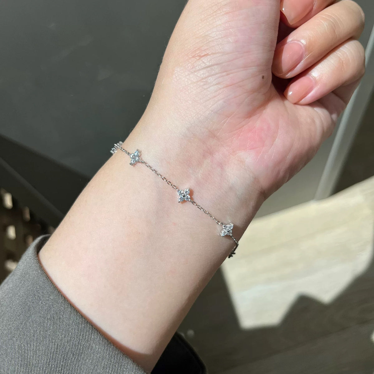 Aurora Sterling Silver 5 Flower Floral Cubic Zirconia Diamond Delicate Dainty Chain Bracelet