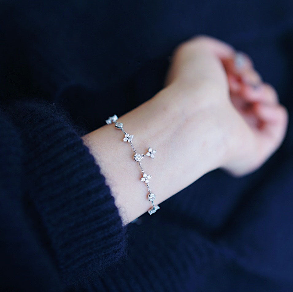 Aurora Bracelet 13cm to 19cm - Sterling Silver Floral Clover Cubic Zirconia Adjustable pull Chain